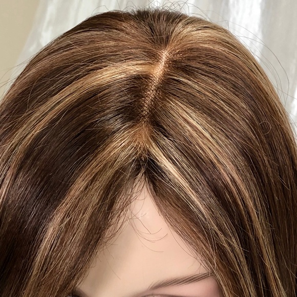 NWT Auburn Brown with Blonde Shoulder Length Wig - Picture 7 of 8